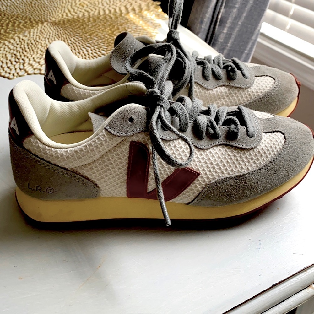 Womens Veja shoes size eur 37/size 6